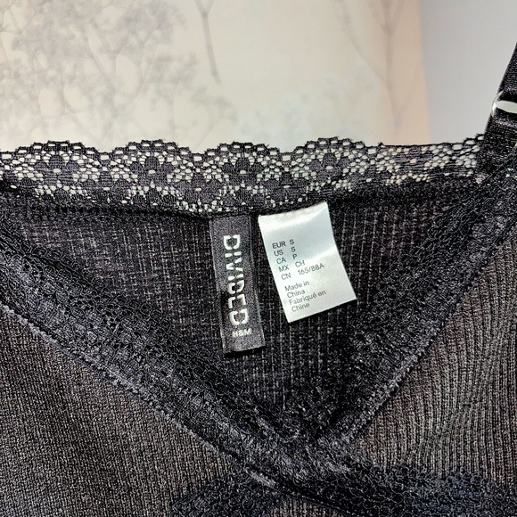 Black lace trim tank top/camisole - Picture 5 of 5